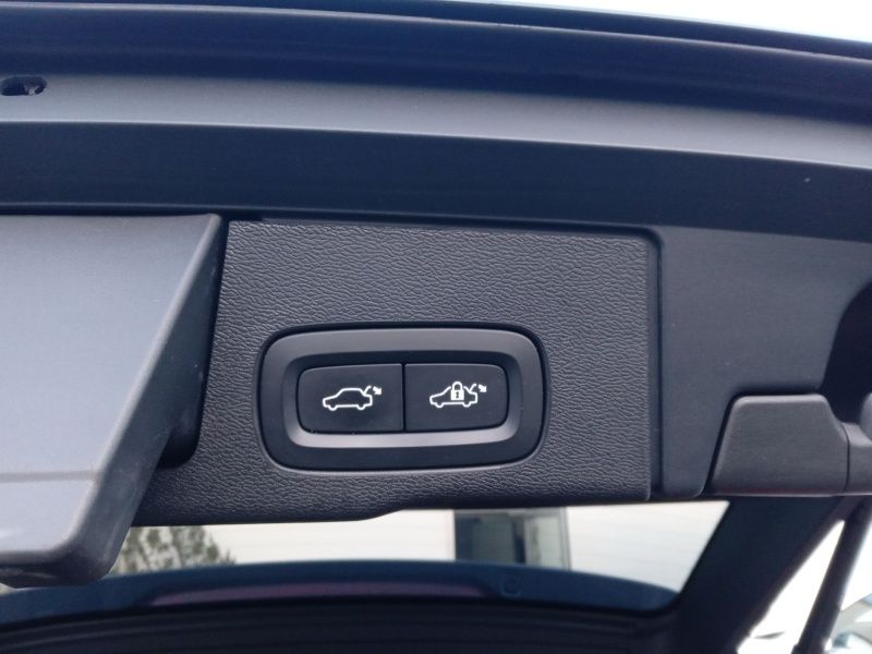 Volvo XC60 B5 Mild-Hybrid Diesel AWD Inscription - Samsaru's Car Outlet