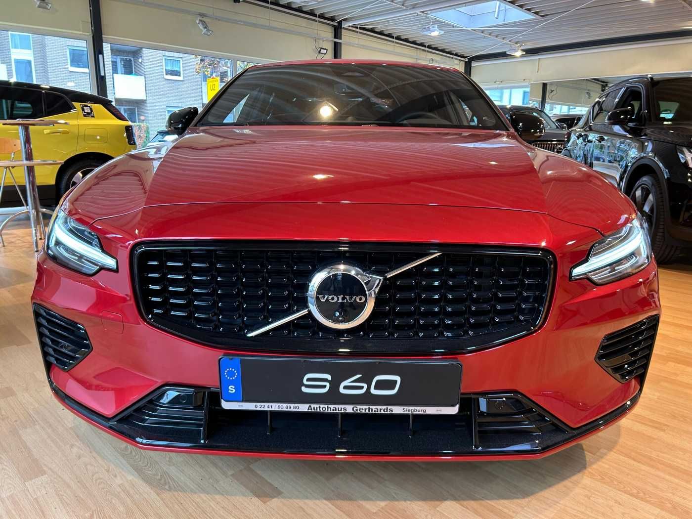 Volvo S60 Plug-In-Hybrid T8 AWD Ultimate Dark, Pano, B