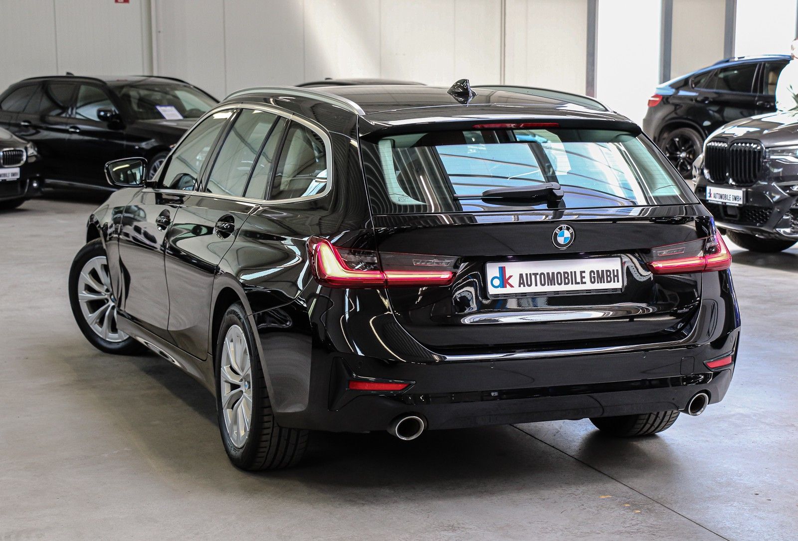 BMW 330i Touring Advantage - Samsaru's Car Outlet