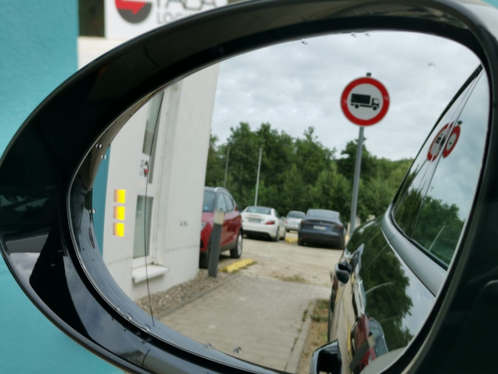 Porsche Macan - Samsaru's Car Outlet