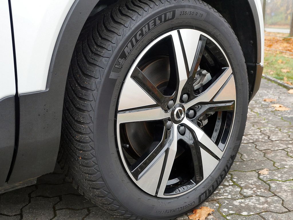 Volvo XC40 Plus Recharge Pure Electric AHK