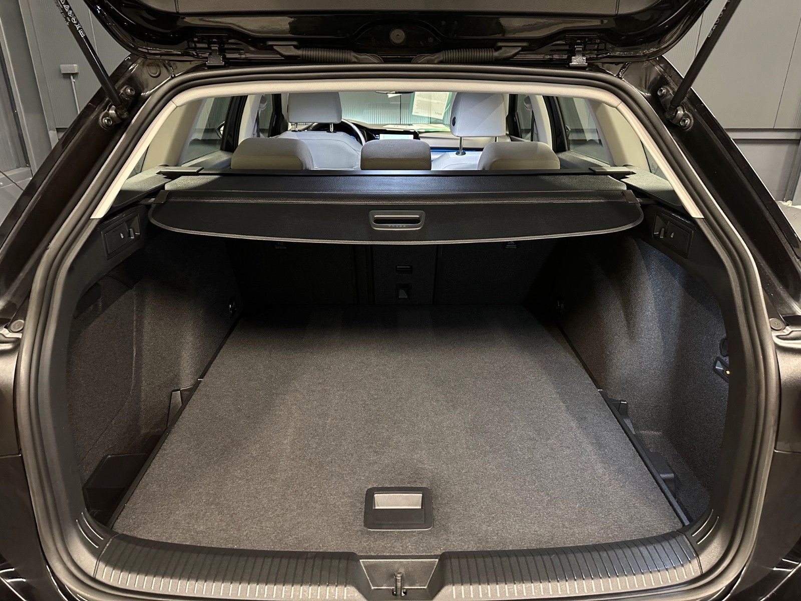 Volkswagen Golf VIII Variant Style 4Motion*Standhzg*AHK*KAM