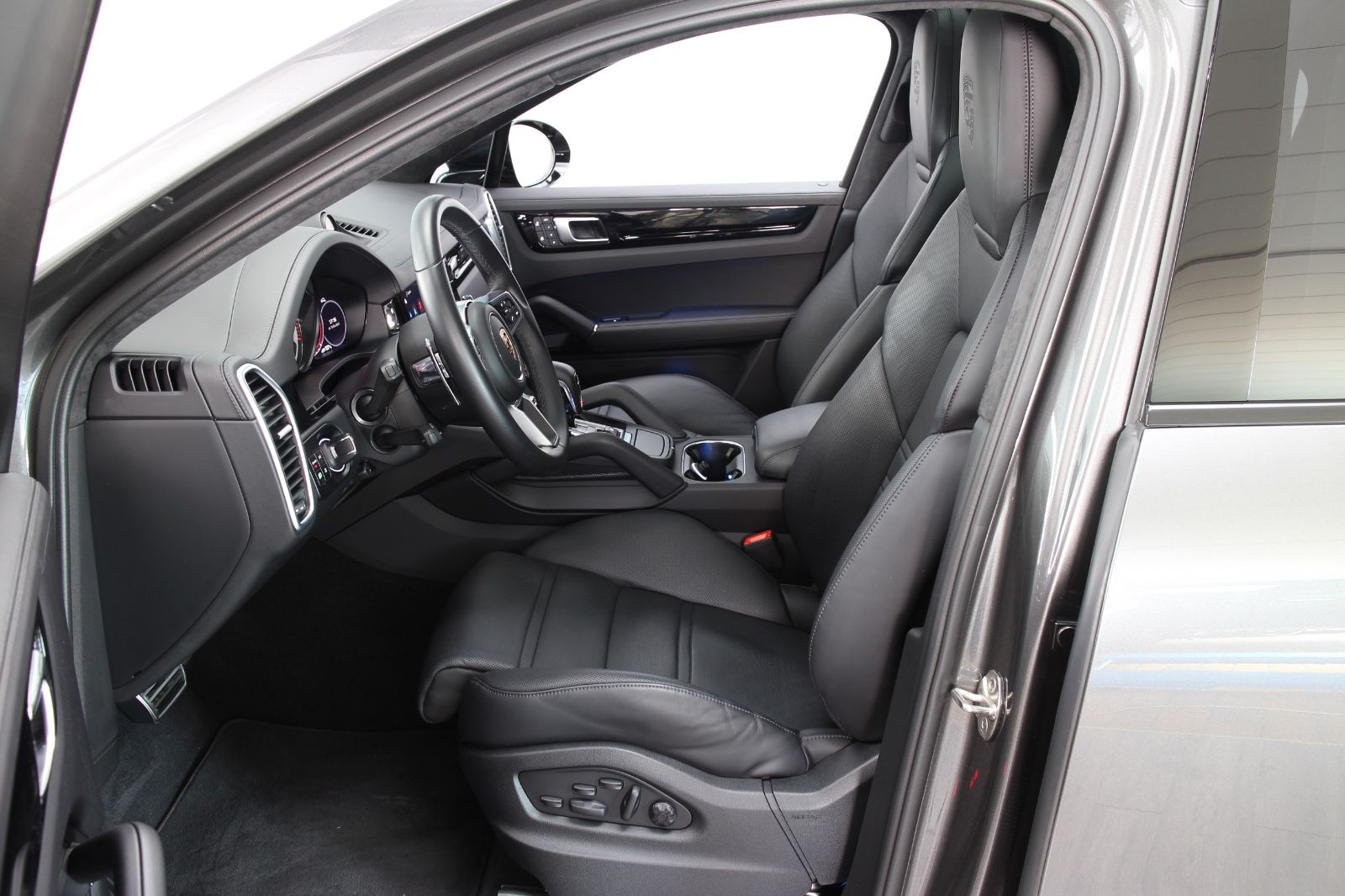 Porsche Cayenne Coupe GTS InnoDrive HeadUp Softclose