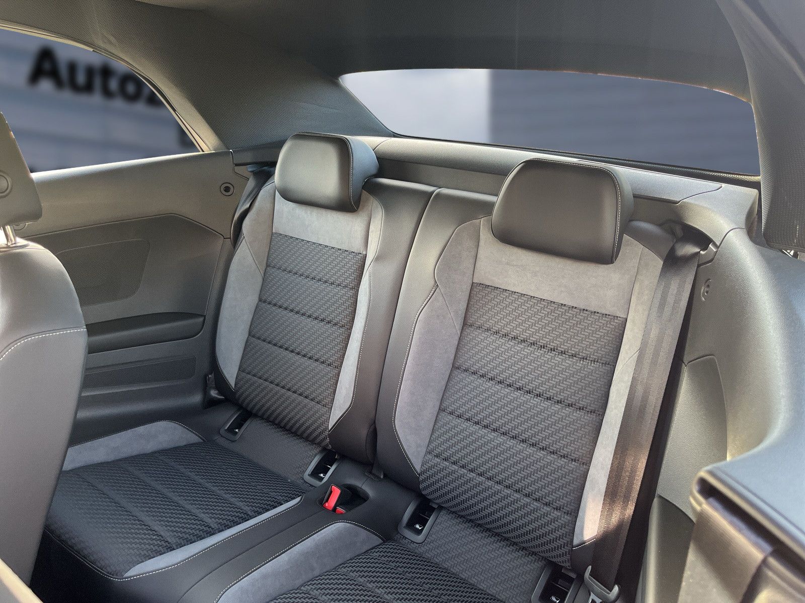Volkswagen T-Roc R-Line - Samsaru's Car Outlet