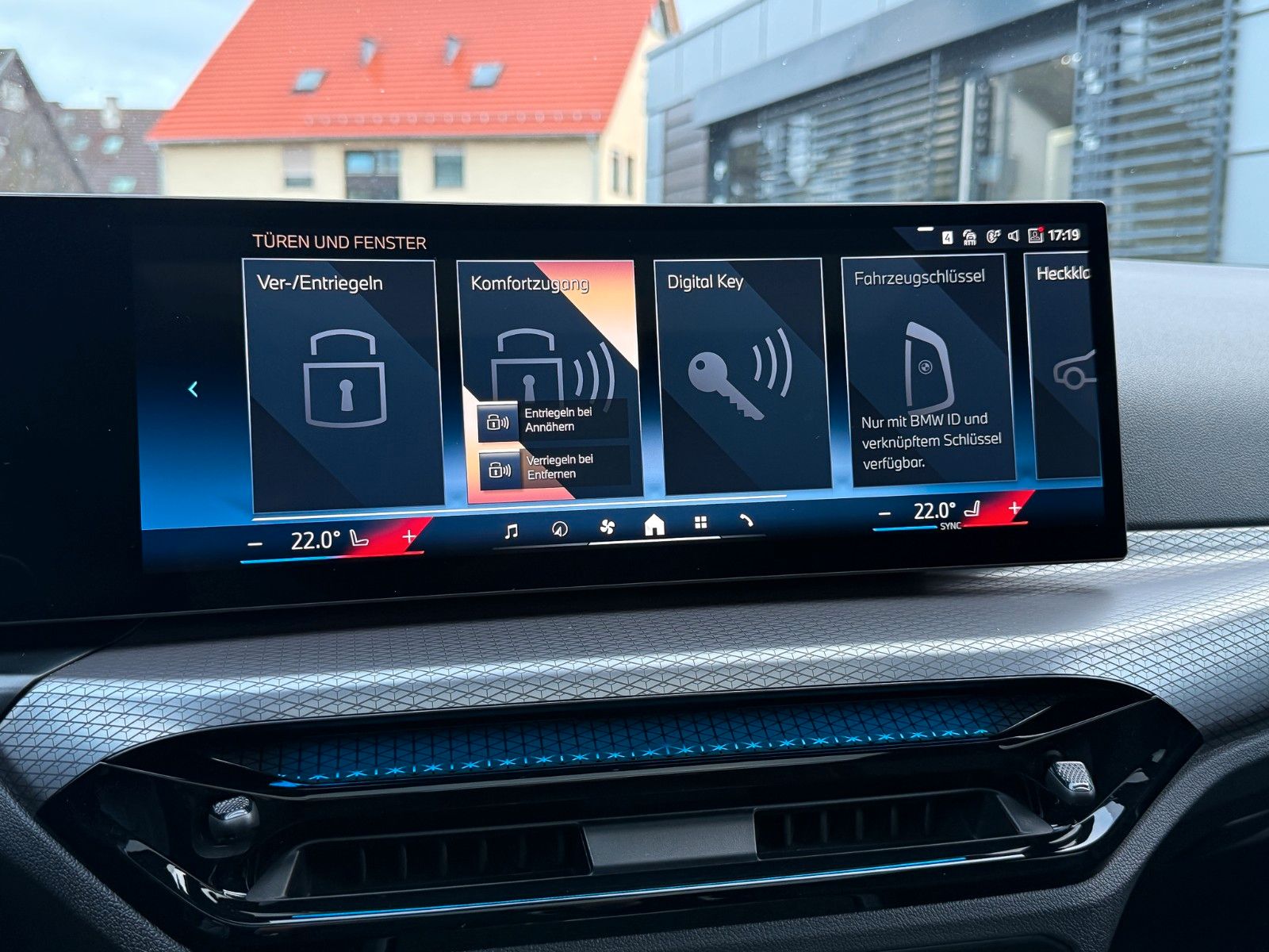 BMW 320i M Sport 18" HuD AHK Pano ACC 360° hifi LED+