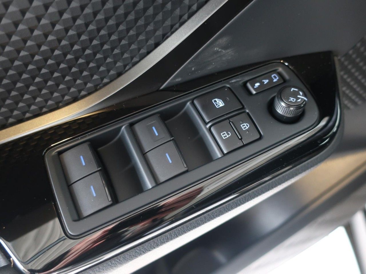 Toyota C-HR 2.0 VVTI HYBRID TEAM D NAVI*PDC*KAMERA