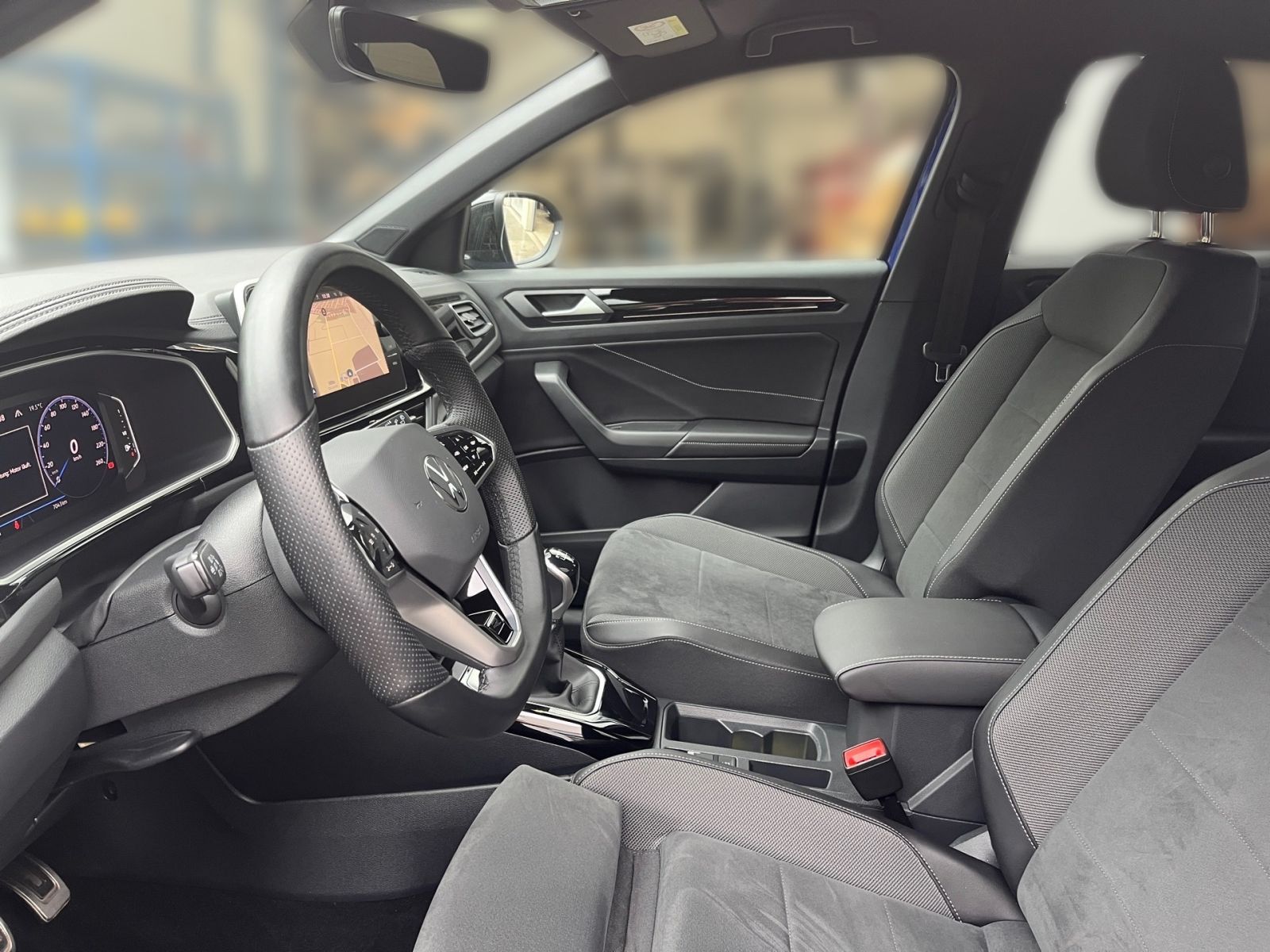 Volkswagen T-Roc 1.0 TSI R-LINE - Samsaru's Car Outlet