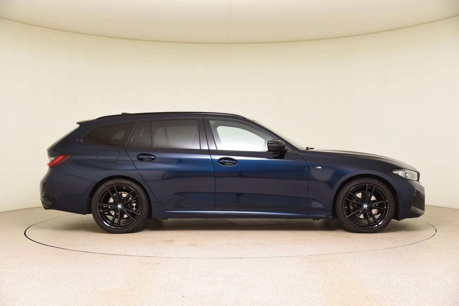 BMW 320d Touring xDrive M Sport - Samsaru's Car Outlet