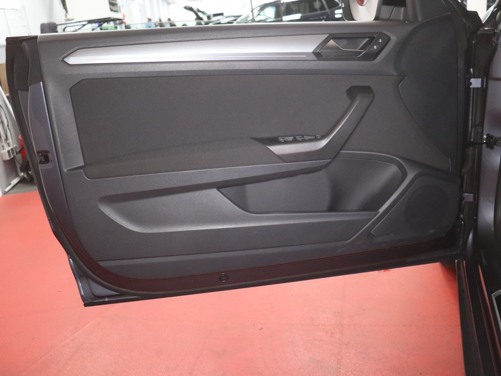 Volkswagen T-Roc 1.0 TSI - Samsaru's Car Outlet