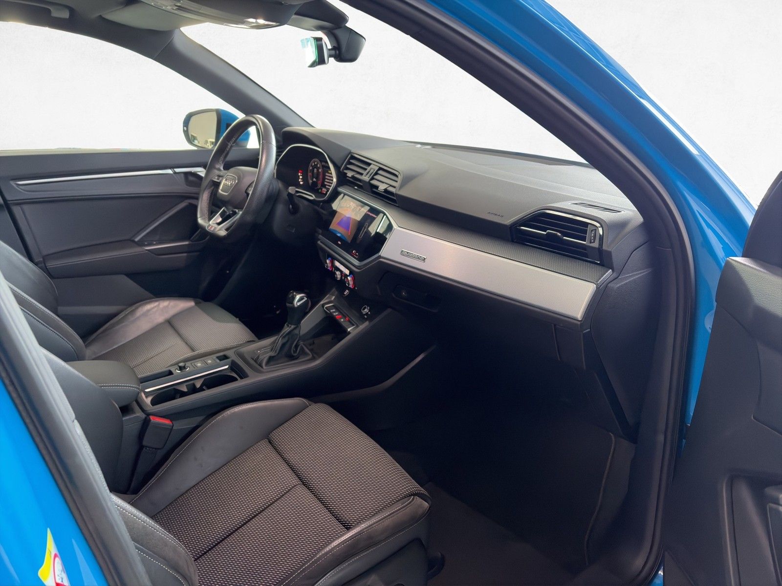 Audi Q3 S line 40 TFSI quattro S tronic /AHK/Pano/LED