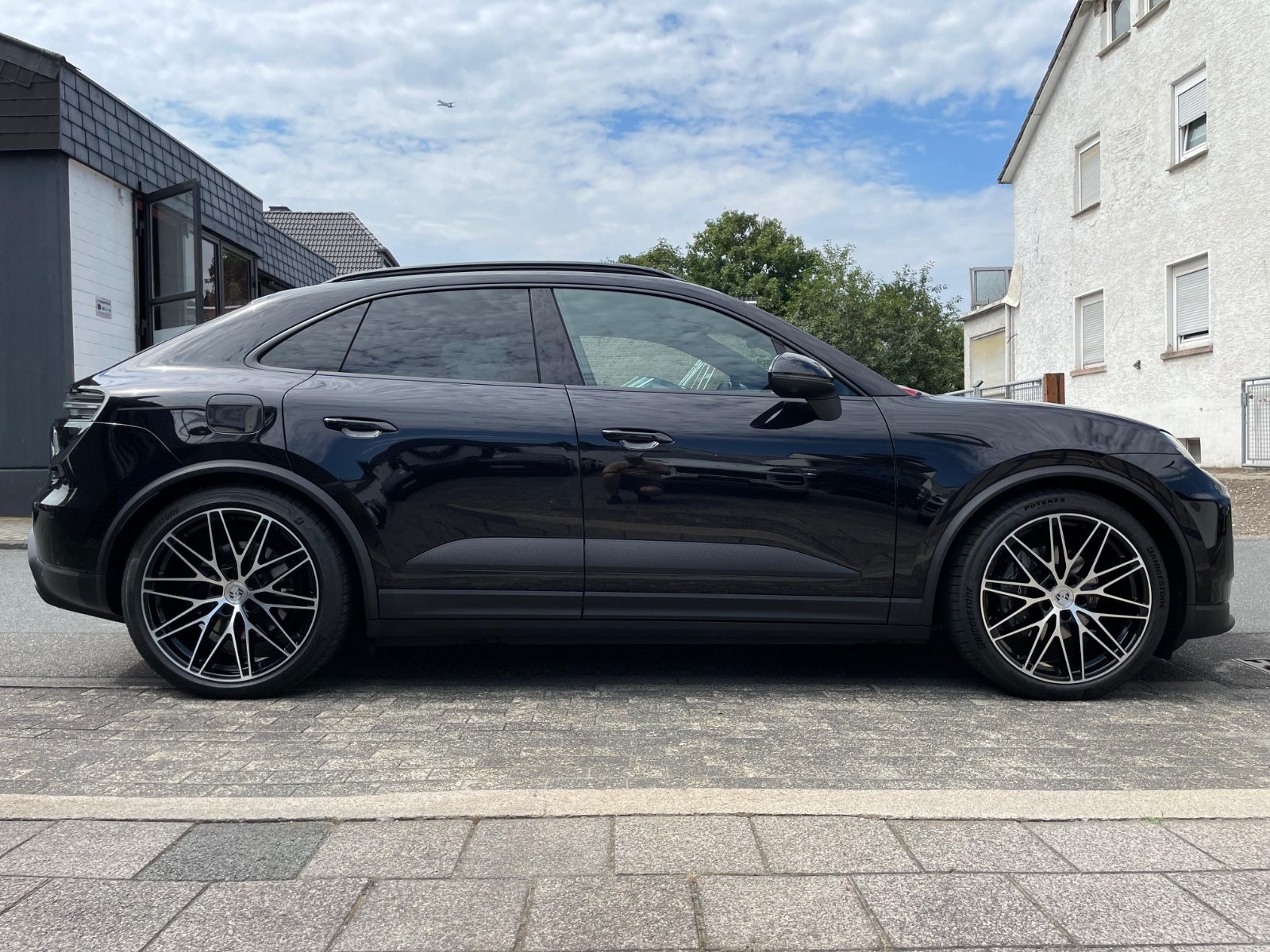 Porsche Macan 4 - Samsaru's Car Outlet