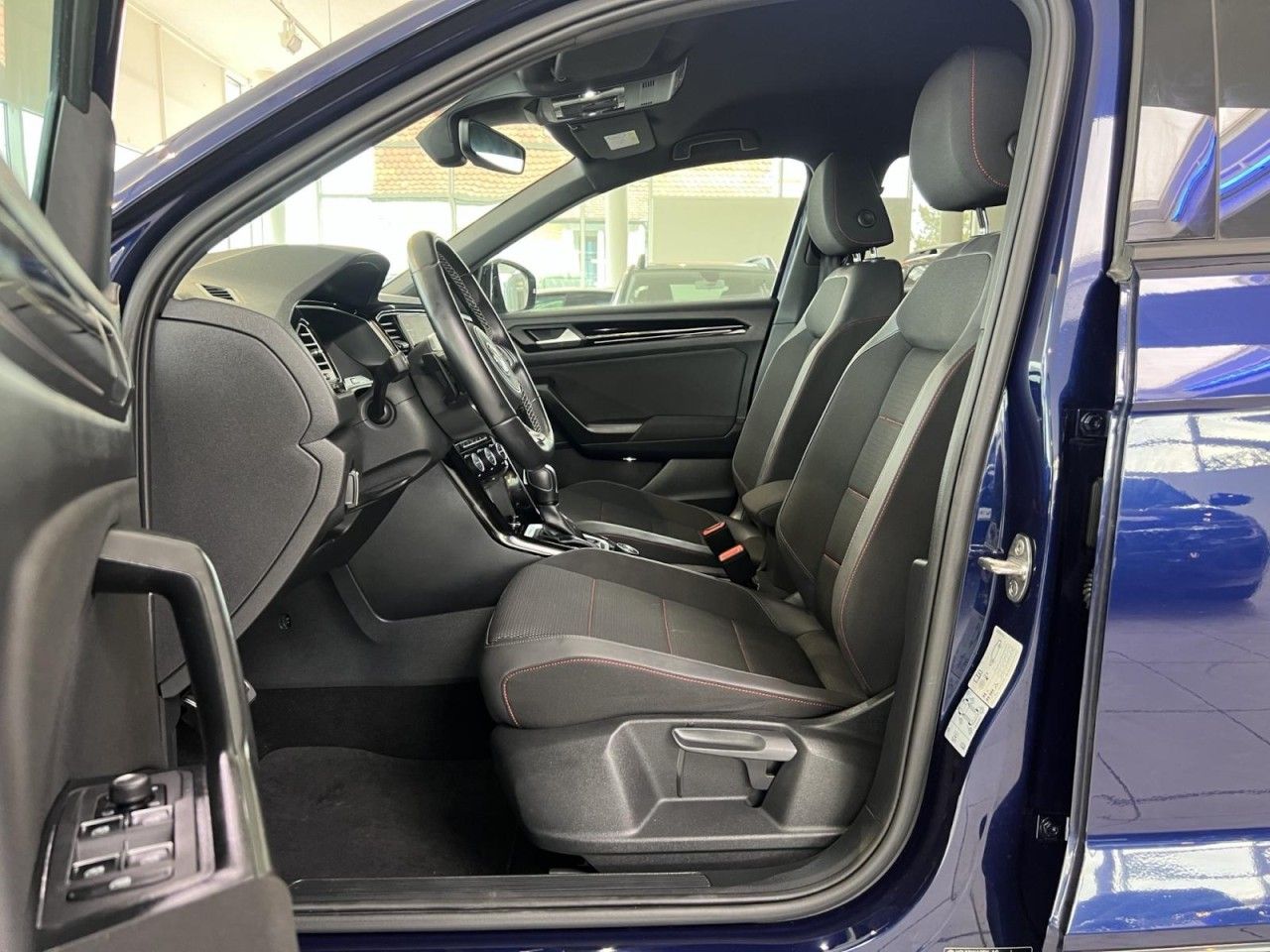 Volkswagen T-Roc Sport 4Motion 2.0 TSI DSG - Samsaru's Car Outlet