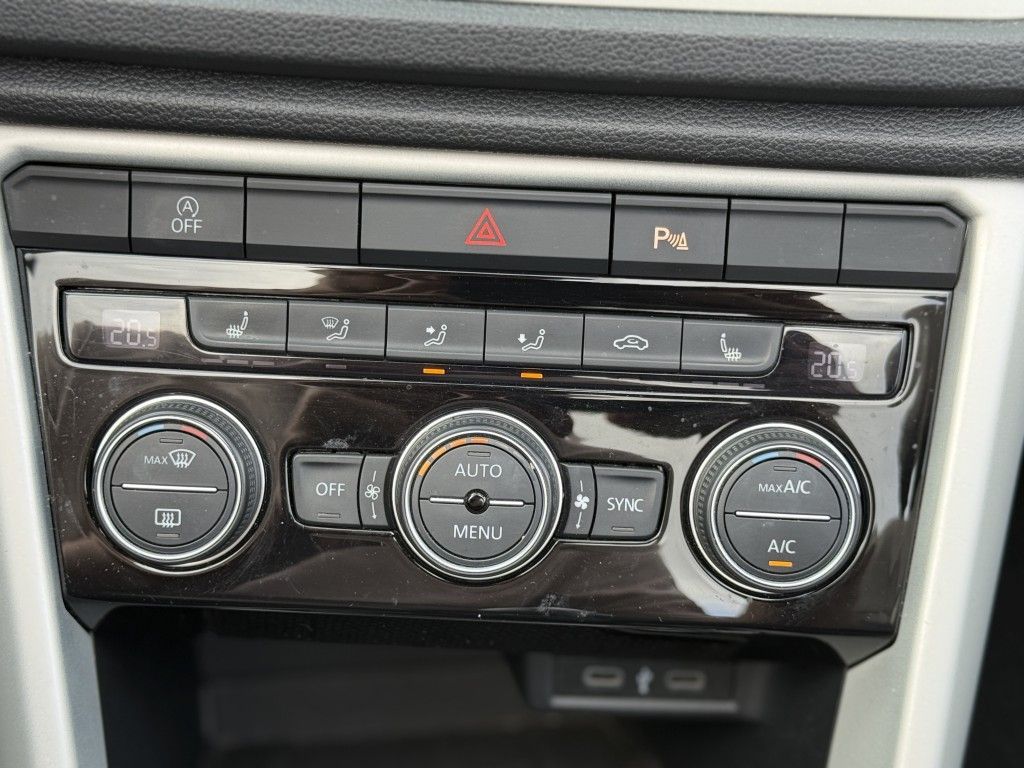 Volkswagen T-Roc Style 1.0TSi - Samsaru's Car Outlet