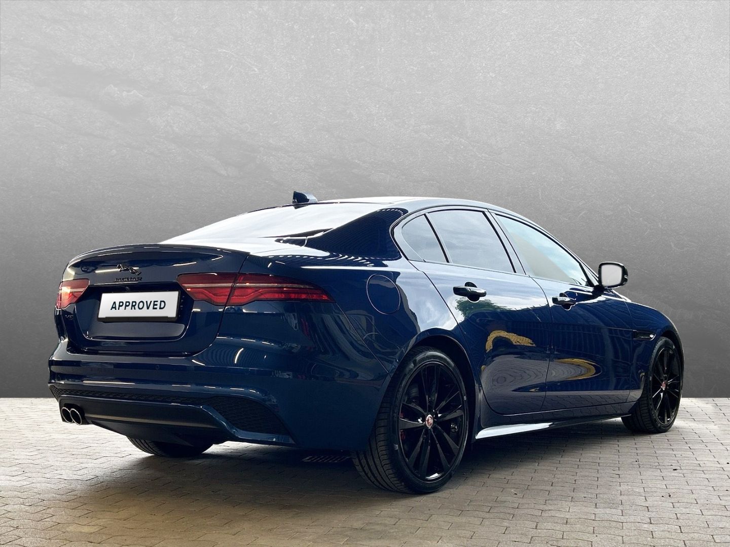 Jaguar XE R-Dynamic Black D200 Mild-Hybrid EU6d Meridia