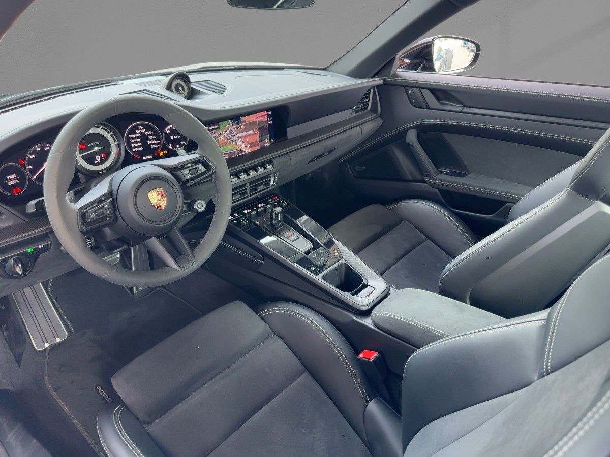 Porsche 911 Carrera 4 GTS - Samsaru's Car Outlet