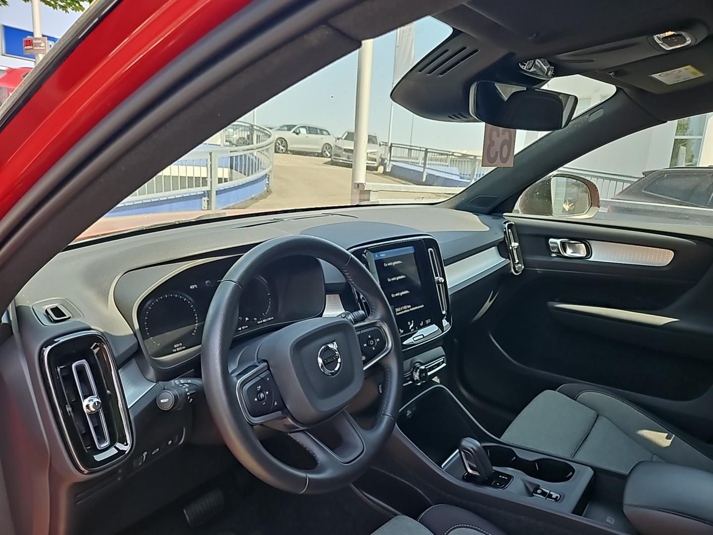 Volvo XC40 T5 R-Design Expression Plug-In