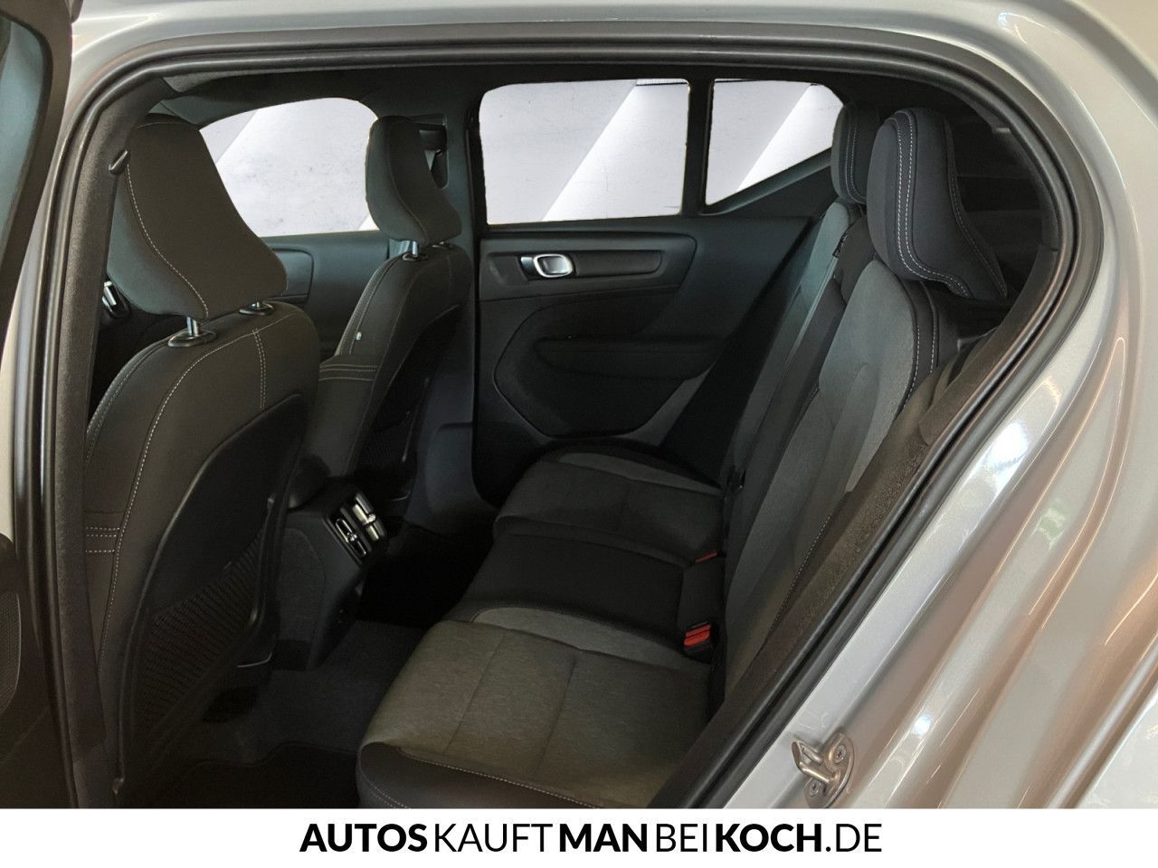 Volvo XC40 B3 DKG Core AHK LED SHZ/LHZ NAVI PDC/CAM!