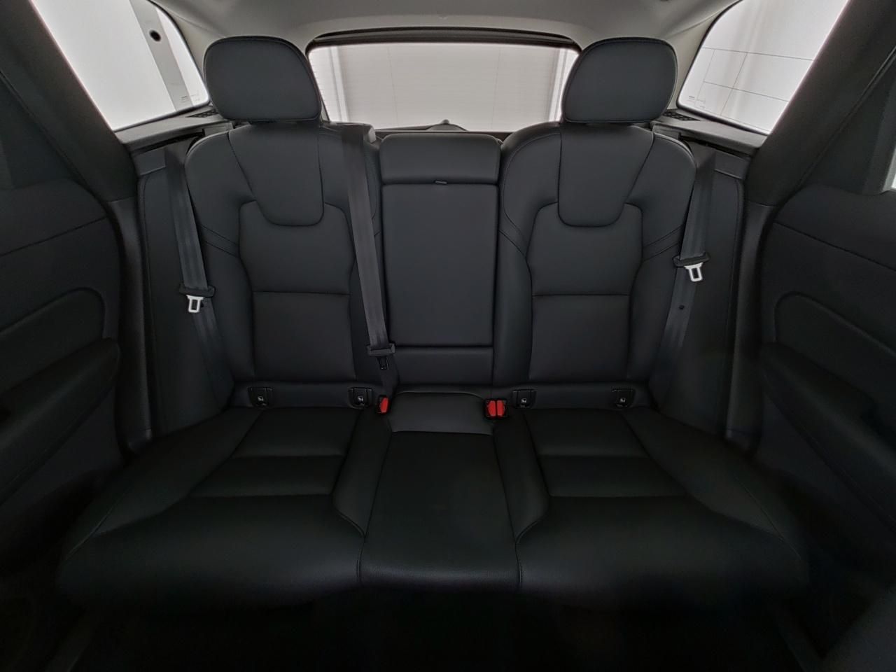 Volvo XC60 B4 Plus Dark - Samsaru's Car Outlet