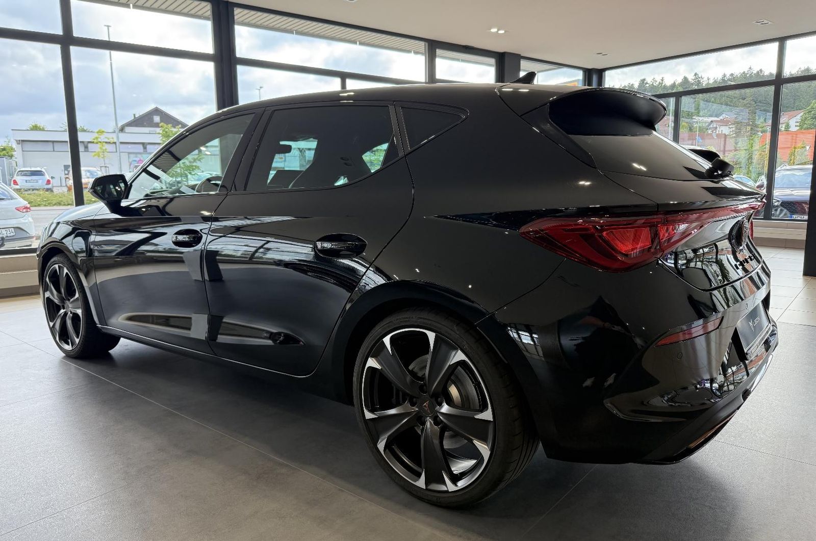 Cupra Leon VZ 1.4 e-Hybrid - Samsaru's Car Outlet