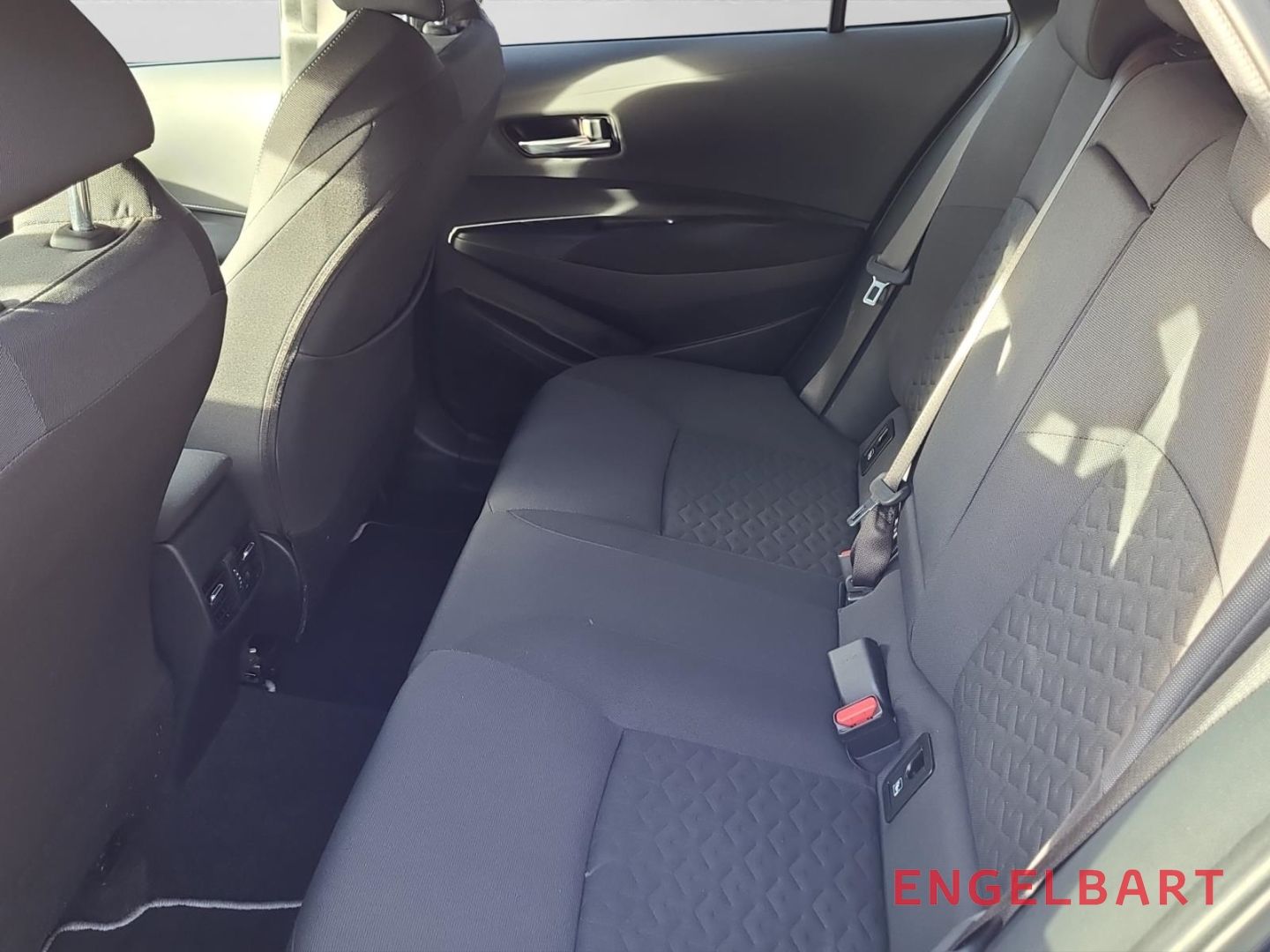 Toyota Corolla Touring Sports Hybrid Team D Navi Apple