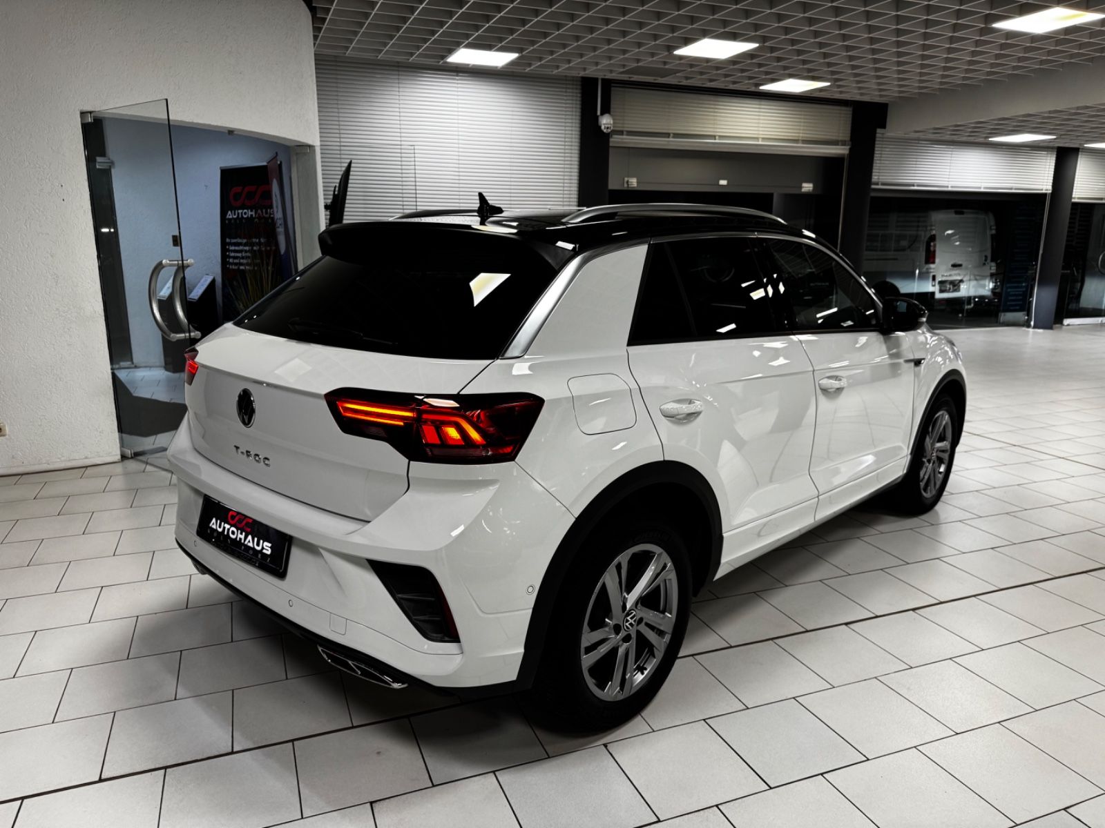 Volkswagen T-ROC 2.0TDI R-Line - Samsaru's Car Outlet
