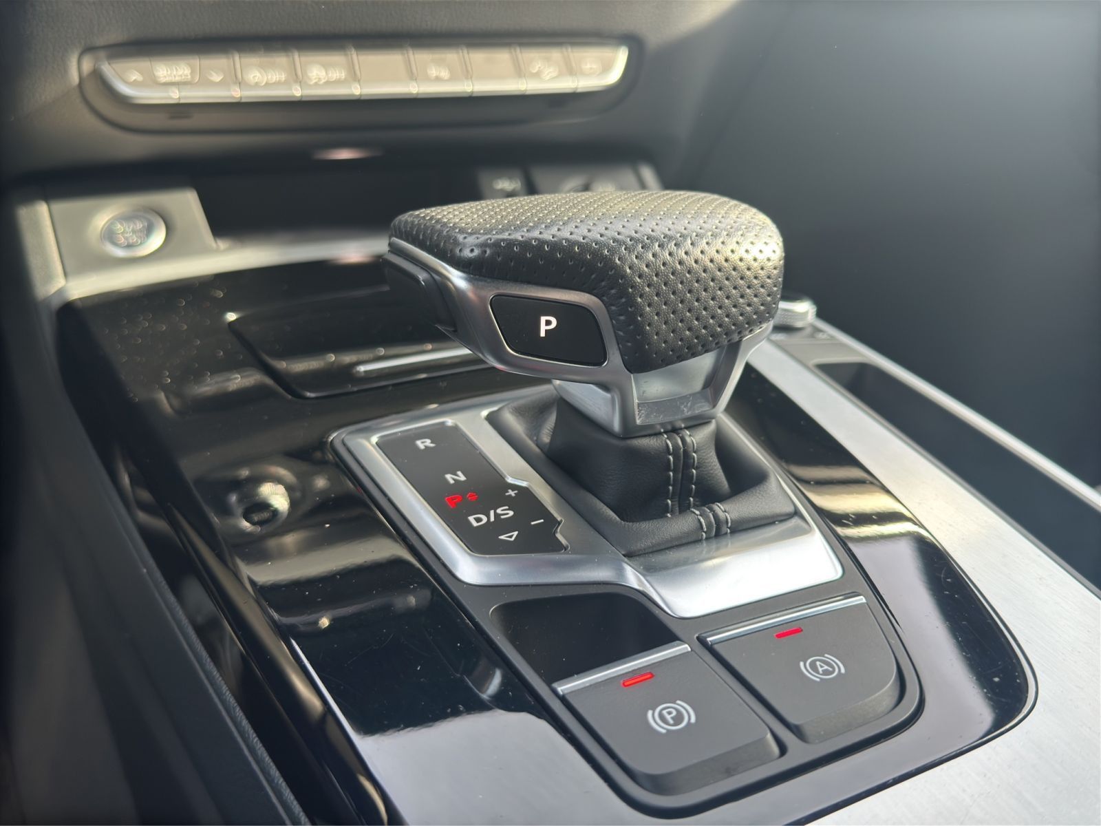 Audi Q5 40 TDI quattro s-TRONIC Interieur S-Line Matr