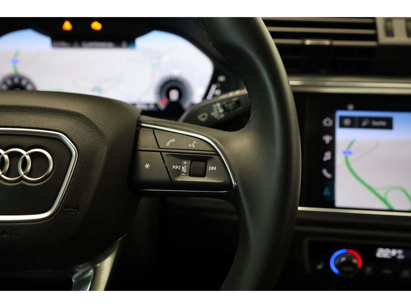 Audi Q3 40 TFSI qu. advanced - Samsaru's Car Outlet