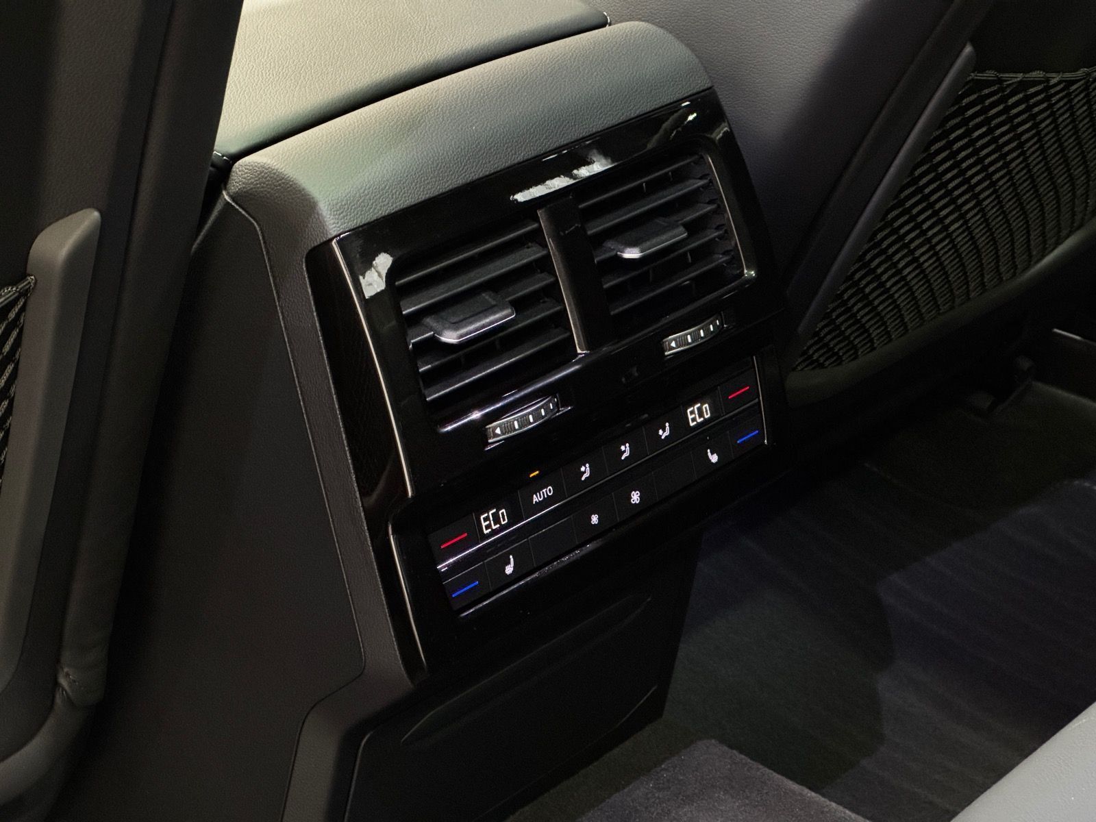 Volkswagen Touareg R-Line Black Style | MATRIX PANO LUFT