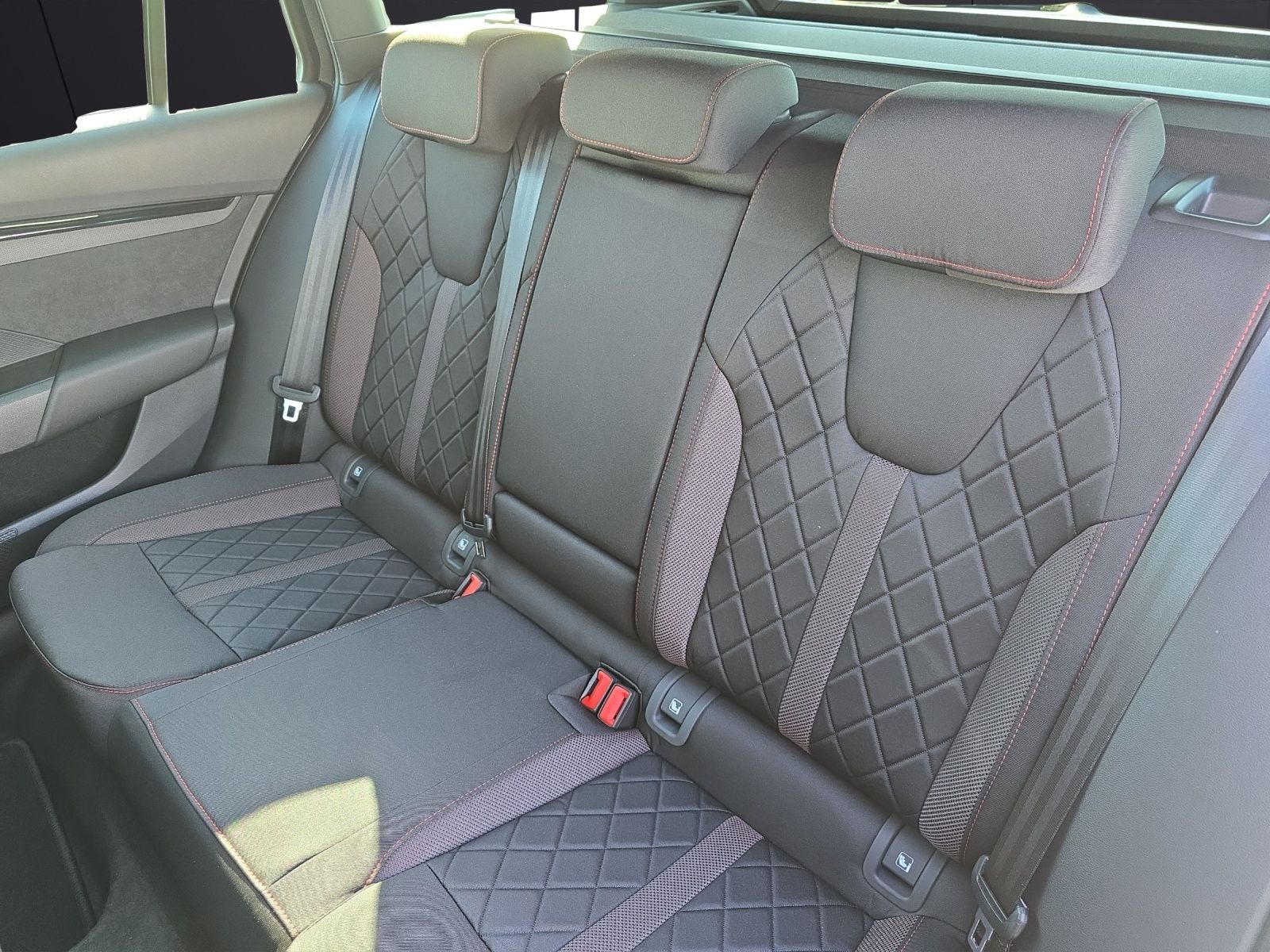 Skoda Octavia Combi RS 4x4 2.0 TDI DSG - Samsaru's Car Outlet