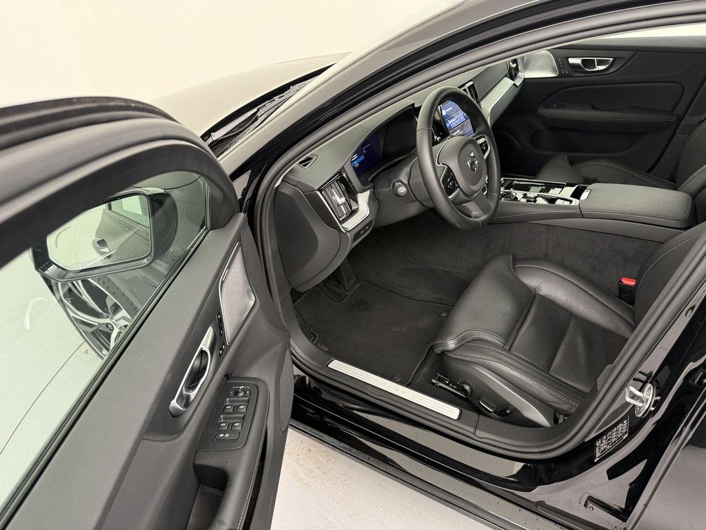 Volvo V60 T6 Ultra Dark Recharge Plug-In Hybrid AWD