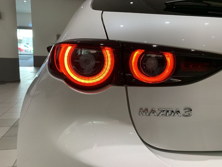 Mazda 3 e-SKYACTIV-X 186 M HYBRID Aut. TAKUMI 137 kW,