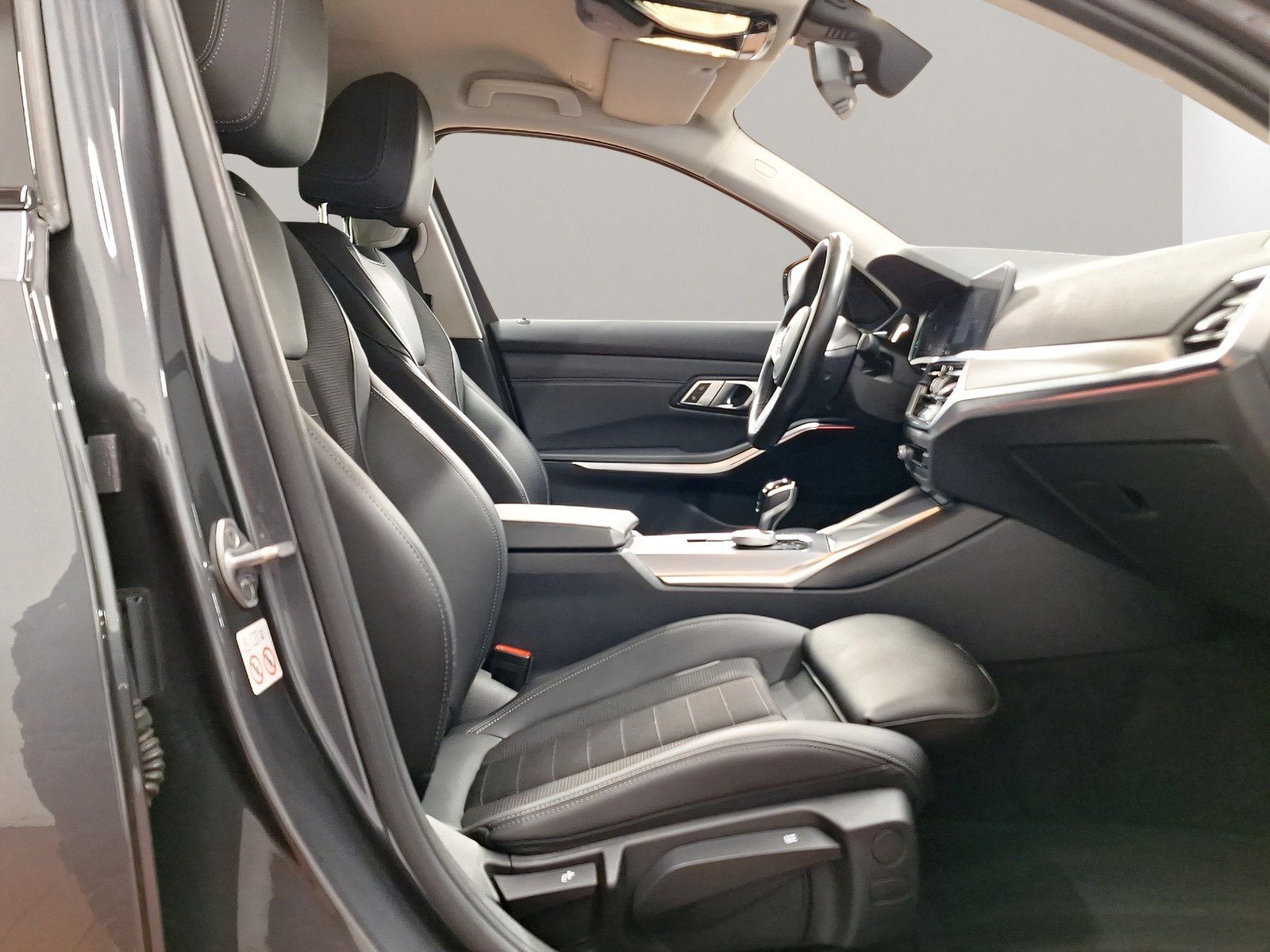 BMW 320d xDrive Limousine Sport Line - Samsaru's Car Outlet