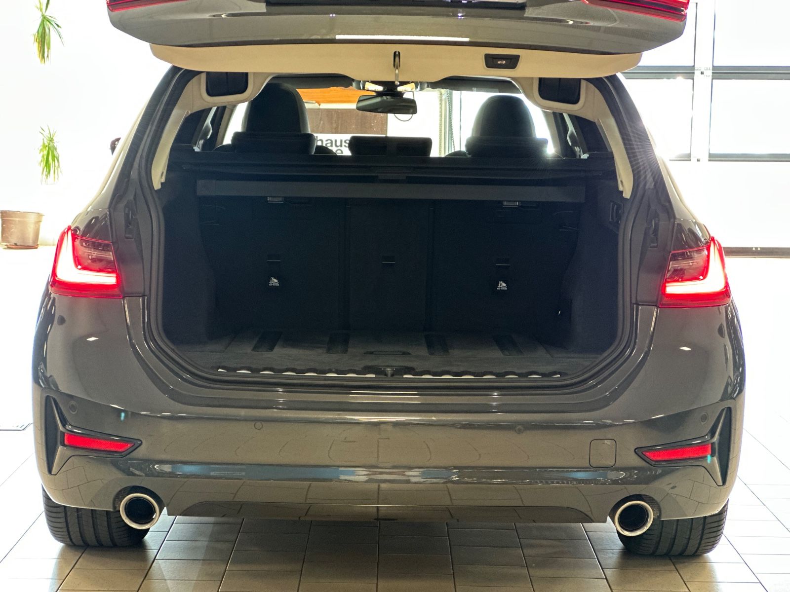 BMW 320d xDrive LCP+ - Samsaru's Car Outlet