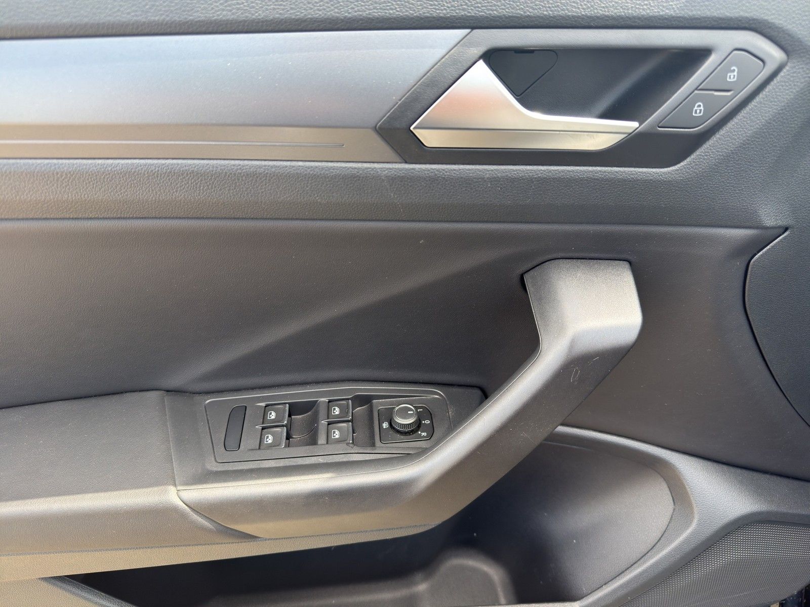 Volkswagen T-Roc R-Line - Samsaru's Car Outlet
