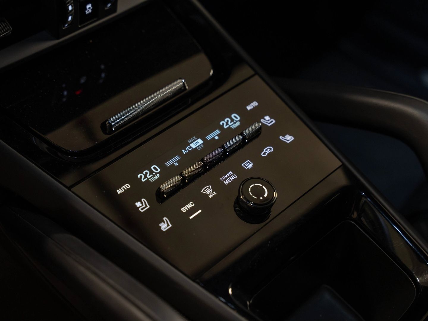 Porsche Cayenne E-Hybrid Beifahrerdisplay Massagesitze