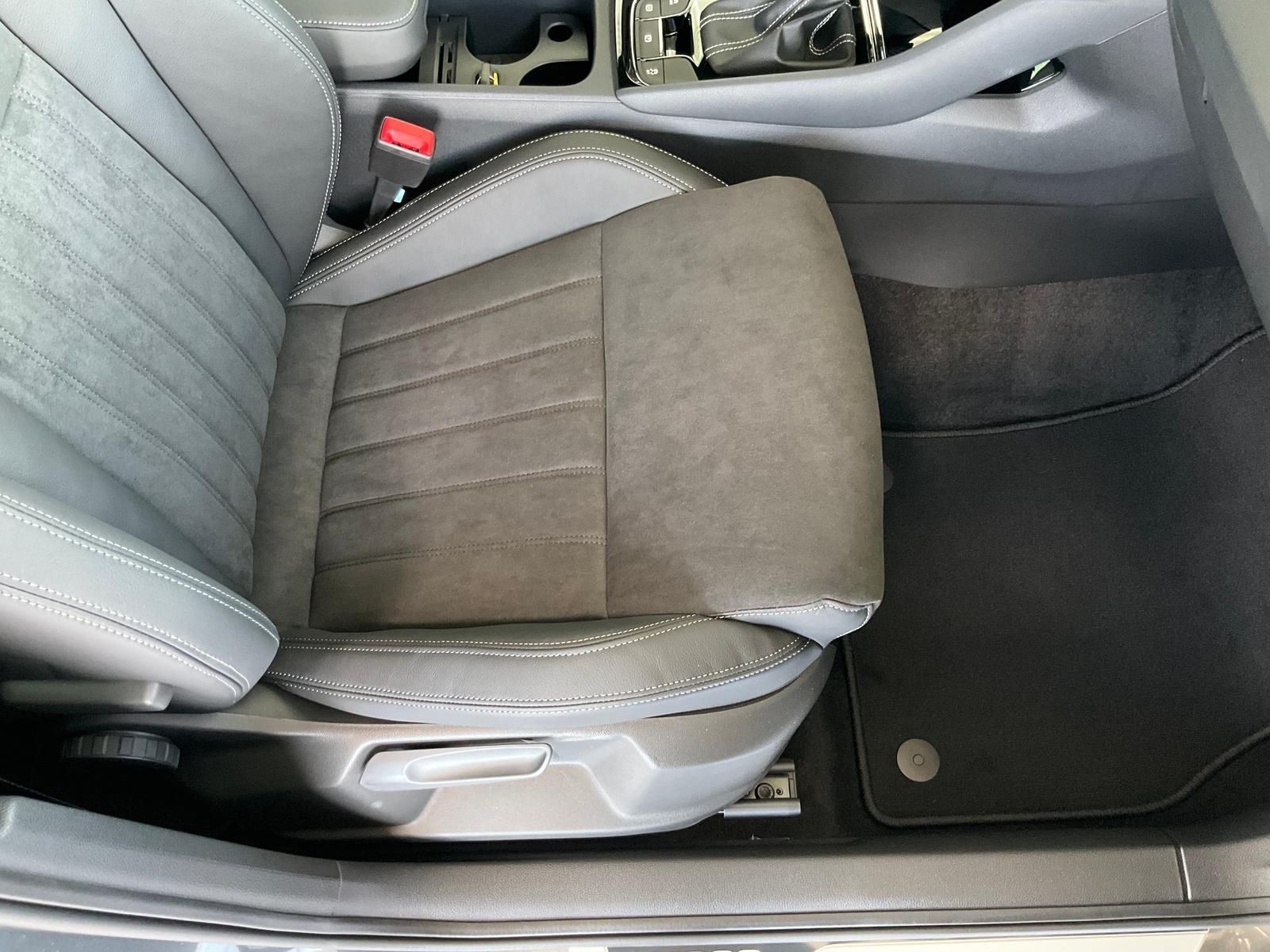 Skoda Karoq 2.0TSI Sportline 4x4 AHK Standheizung Alca