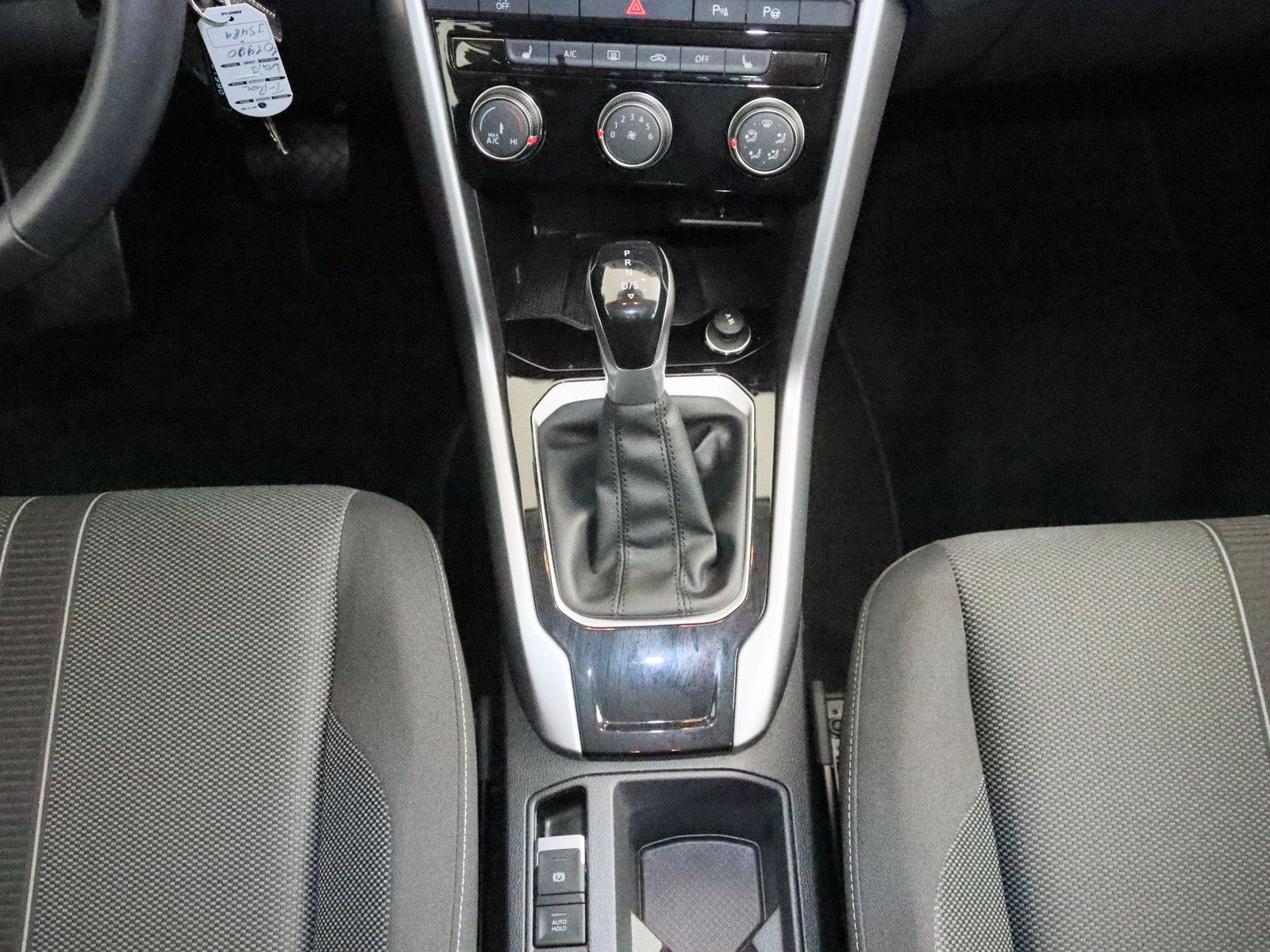 Volkswagen T-Roc 1.5 TSI Life - Samsaru's Car Outlet