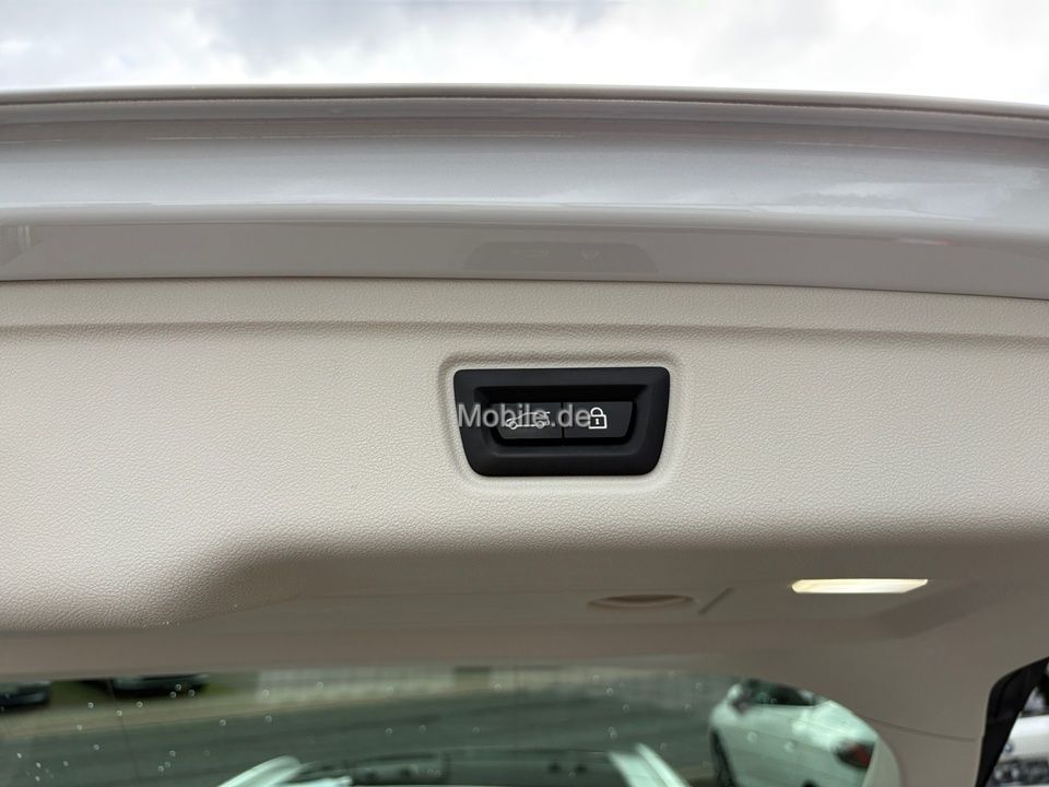 BMW 330d Touring Luxury Line - Samsaru's Car Outlet