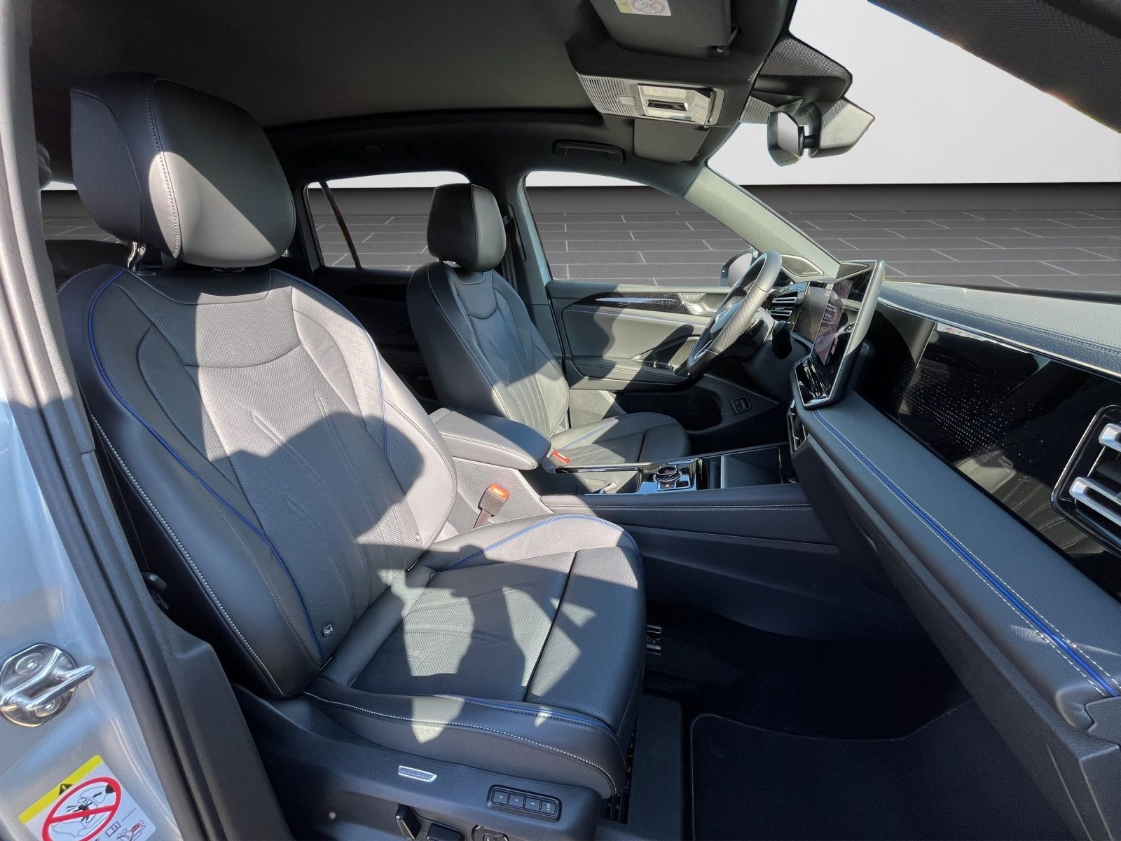 Volkswagen Tiguan 1.5 eHybrid DSG R-Line AHK+Pano+HuD+Leder