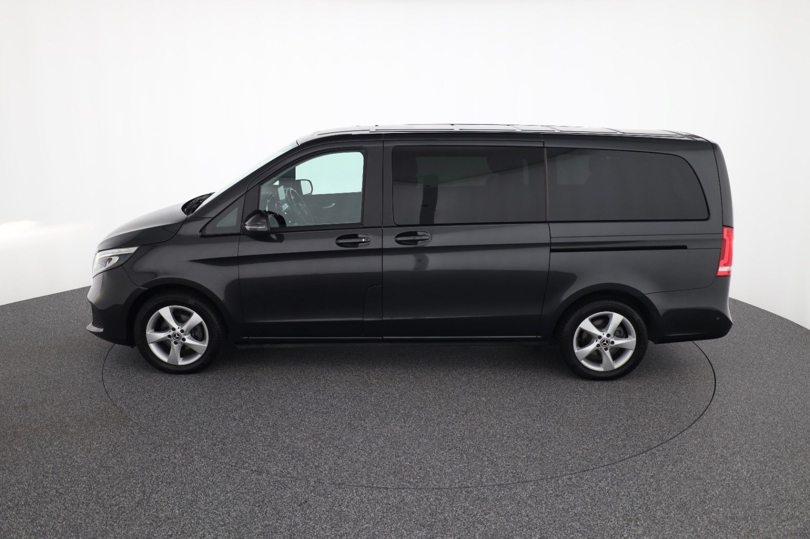 Mercedes-Benz V 220d lang - Samsaru's Car Outlet