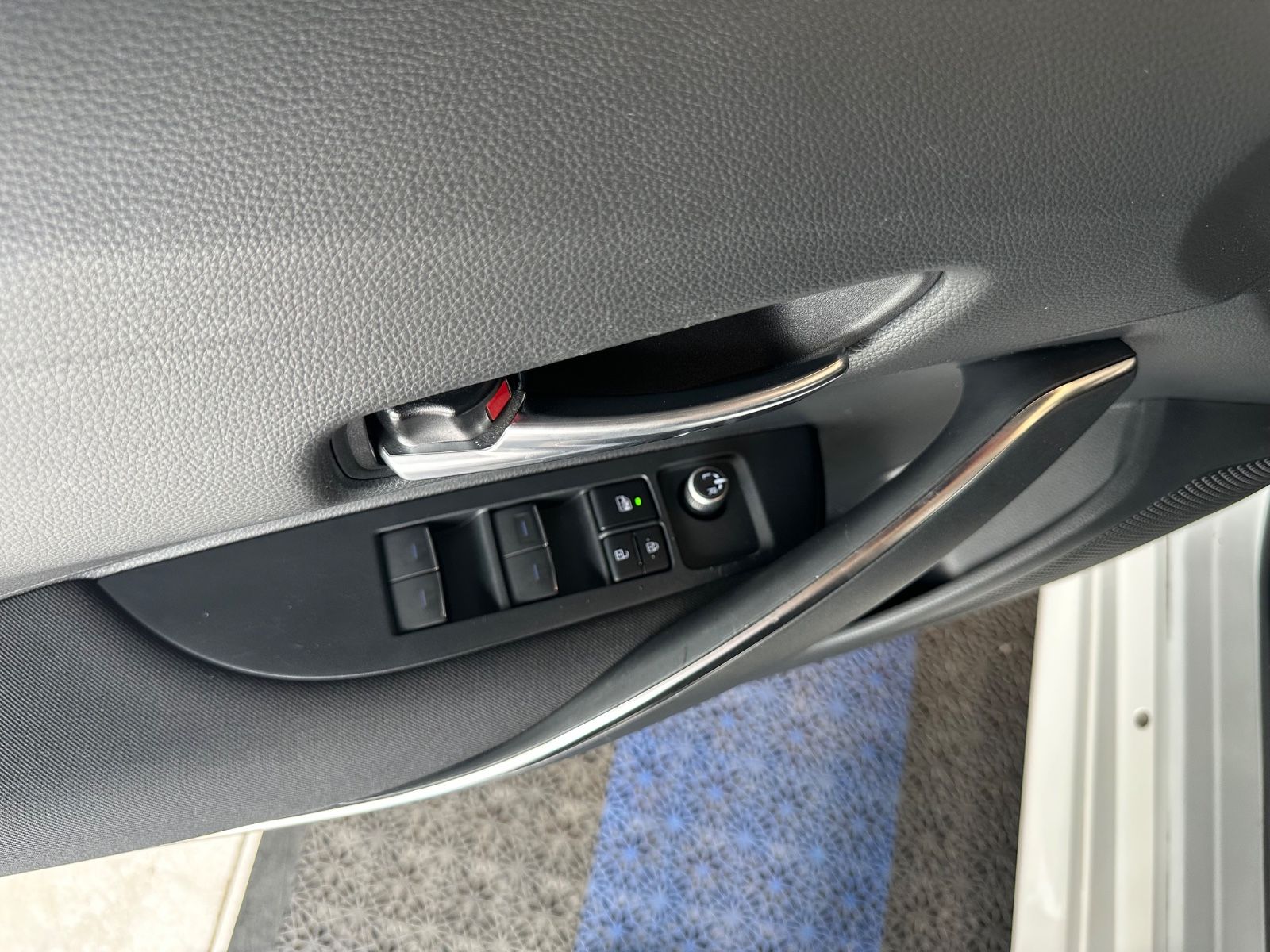 Toyota Corolla Hybrid Club - Samsaru's Car Outlet