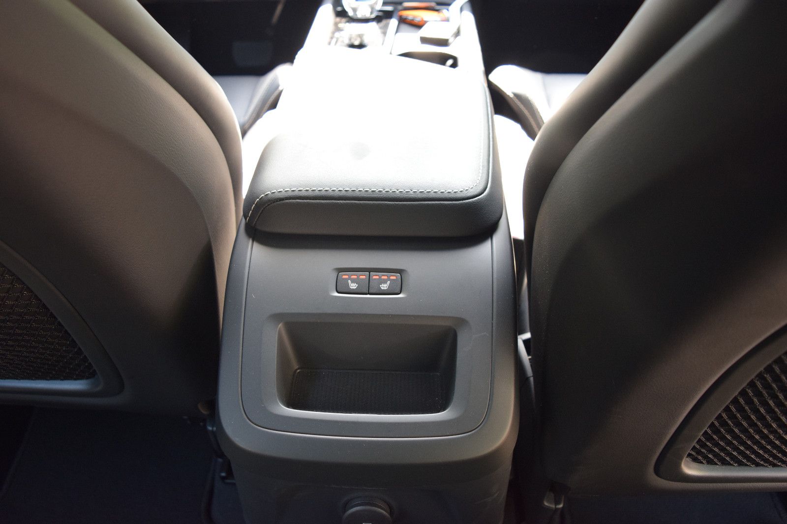 Volvo XC60 T6 Plus Black Edition - Samsaru's Car Outlet