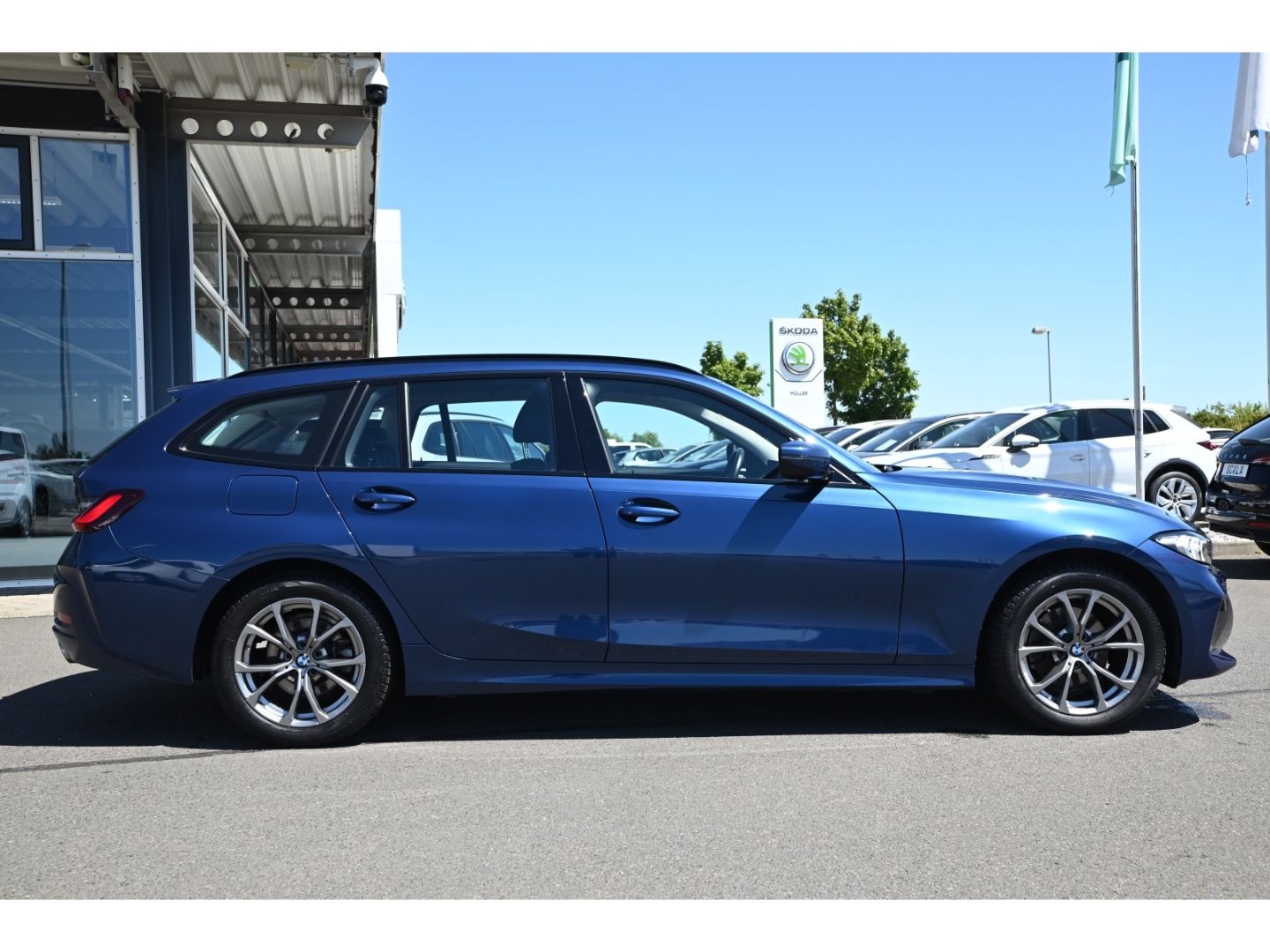 BMW 320 d xDrive Touring MHyb - Samsaru's Car Outlet