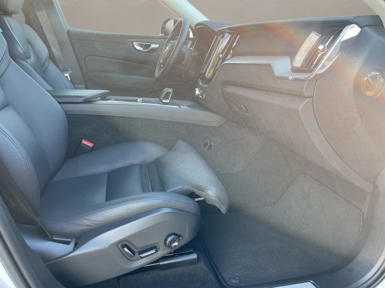 Volvo XC60 B5 AWD Ultimate Dark AHK LED NAVI 20LM HuD