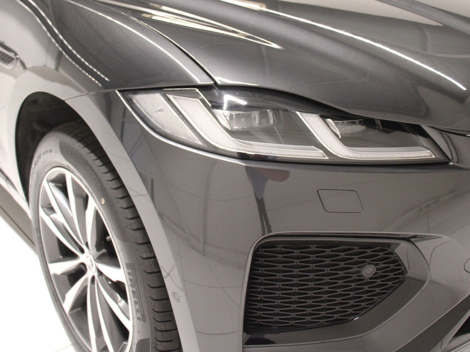 Jaguar F-Pace D300 AWD R-Dynamic SE inkl. Winterkomplet