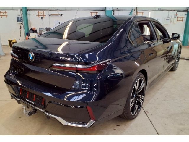 BMW 740 d xDrive M Sport 21'' PanoSky IconGl AHK StH