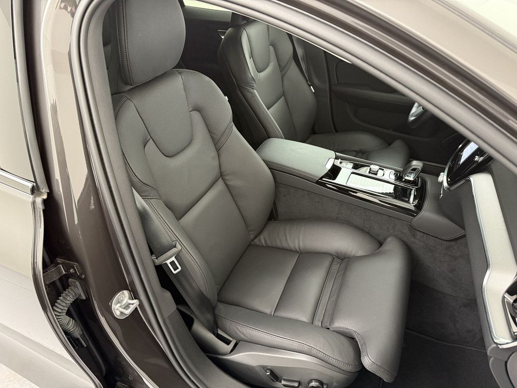 Volvo V60 T6 Plus Dark Recharge Plug-In Hybrid AWD LED