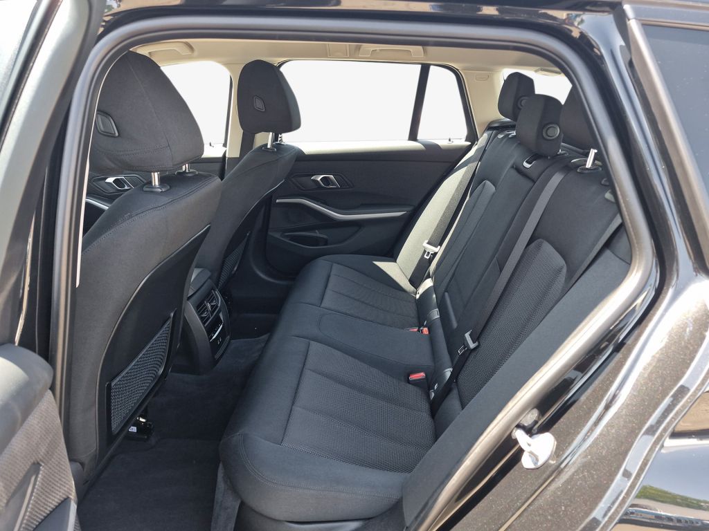 BMW 320i Touring Aut. Advantage - Samsaru's Car Outlet
