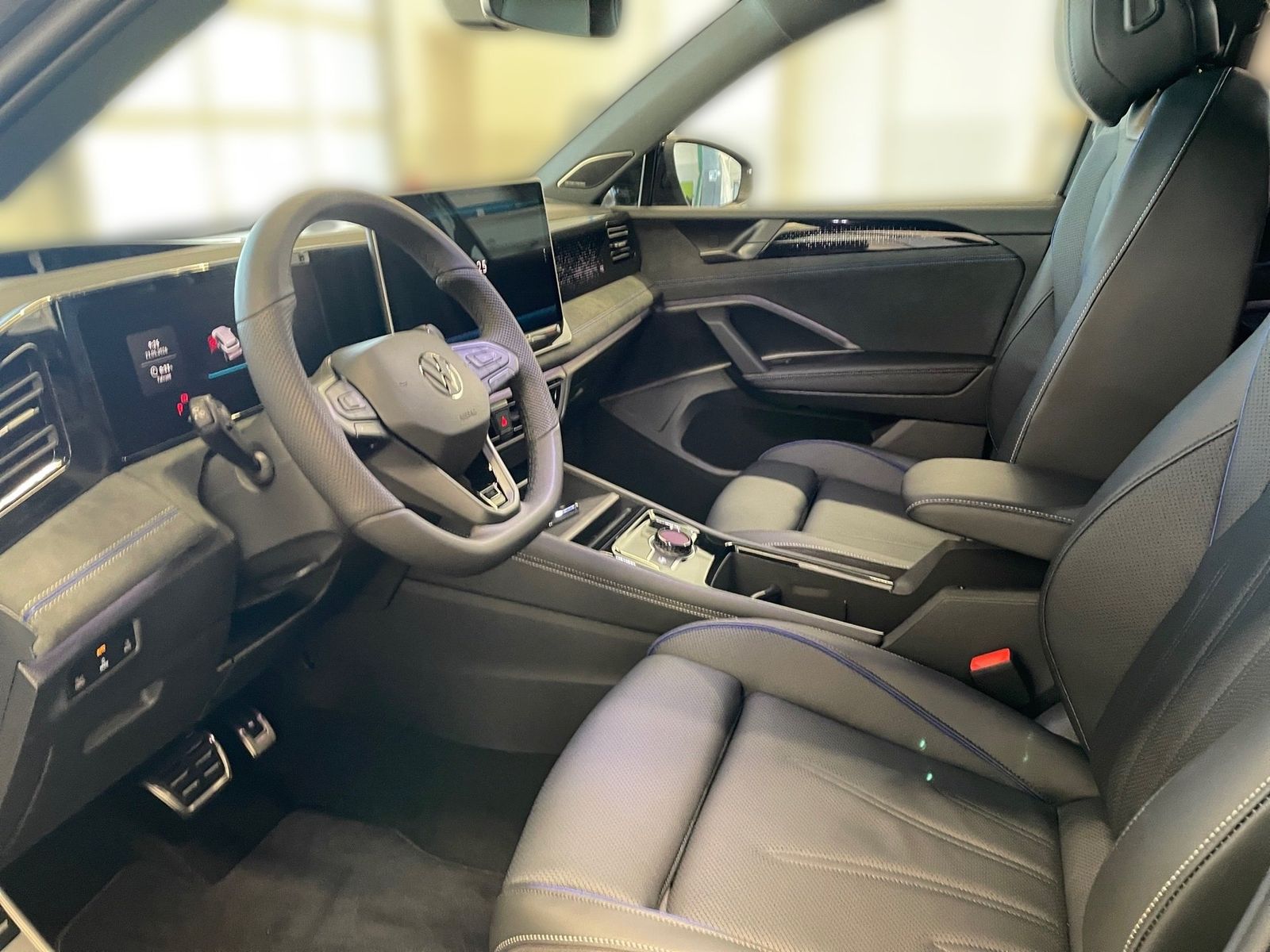 Volkswagen Tiguan 2.0 TDI 4M R-Line *HEAD-UP*PANO*AHK*STAND