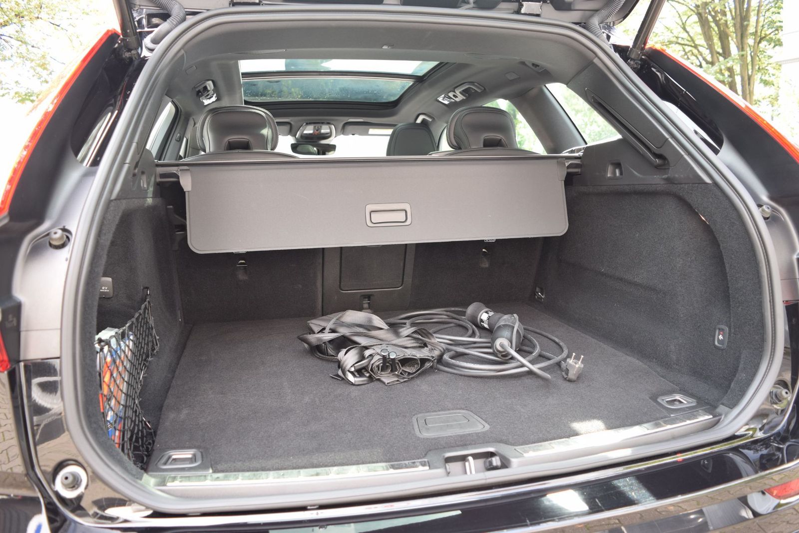 Volvo XC60 T6 Plus Black Edition AHK 360 PANO H&K STH